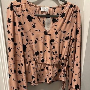 Brand new beautiful blouse never worn! Beautiful colors! Great for fall!